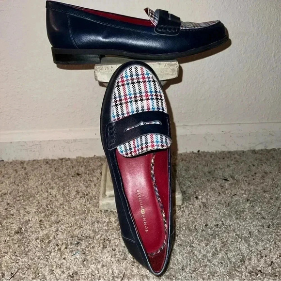 Tommy Hilfiger Women’s Vintage Red White Blue Penny Loafers Shoes Slip-Ons 7 - Picture 10 of 16